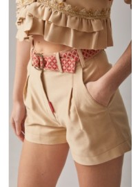 SHORT BEIGE CON CINTURON ESTAMPADO